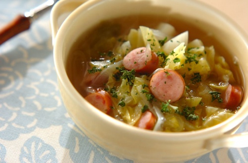 キャベツとソーセージのスープ