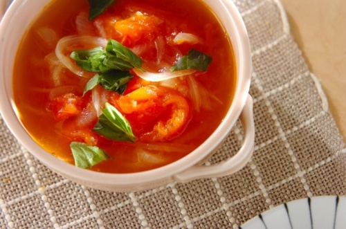 トマトと玉ネギのスープ